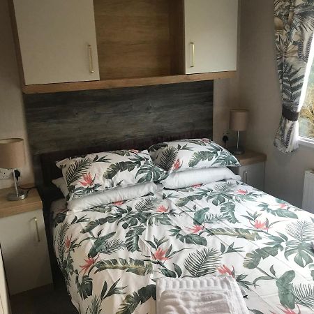 ホテル Flamingo Land Private Caravan - No 8 Cedarwood Kirby Misperton エクステリア 写真
