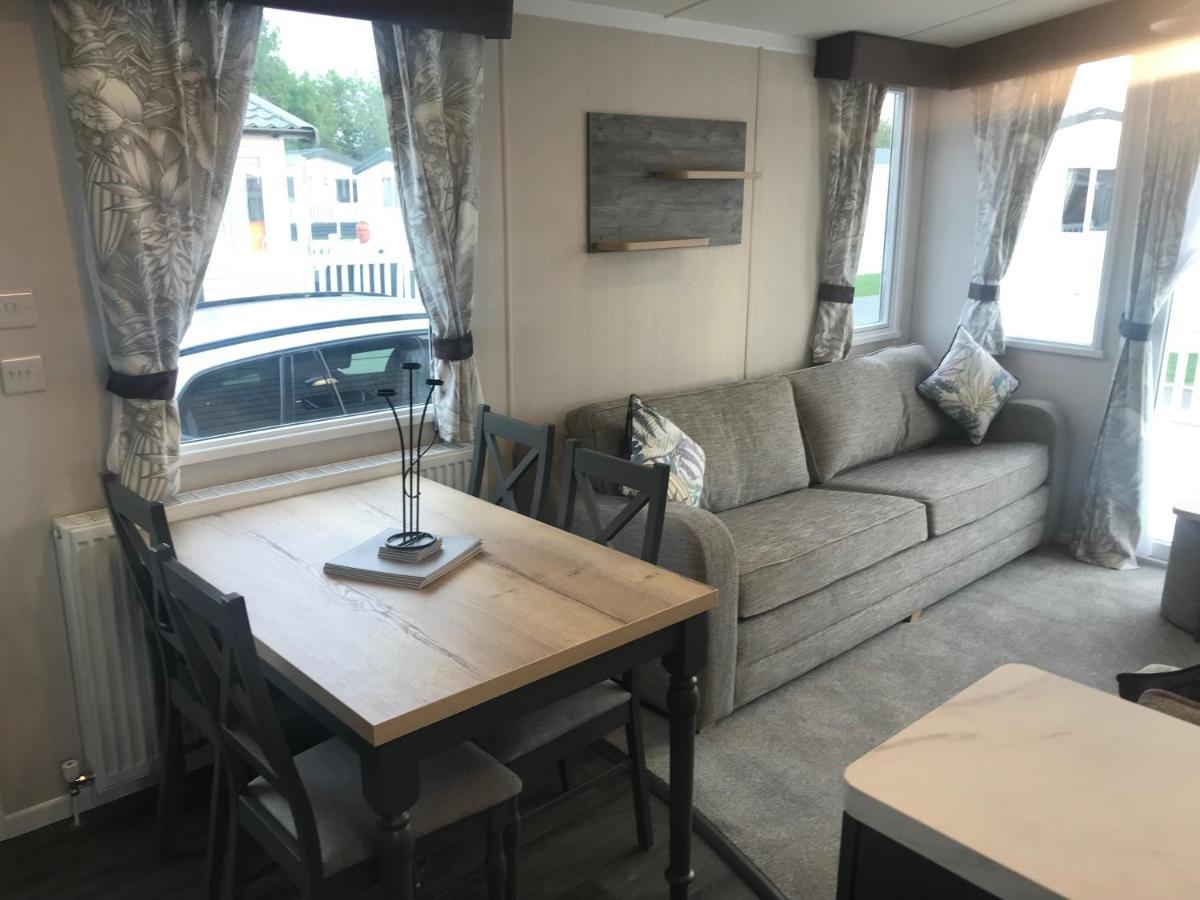 ホテル Flamingo Land Private Caravan - No 8 Cedarwood Kirby Misperton エクステリア 写真
